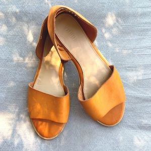 🌻Gently used Forever 21 light brown/tan sandals🌻